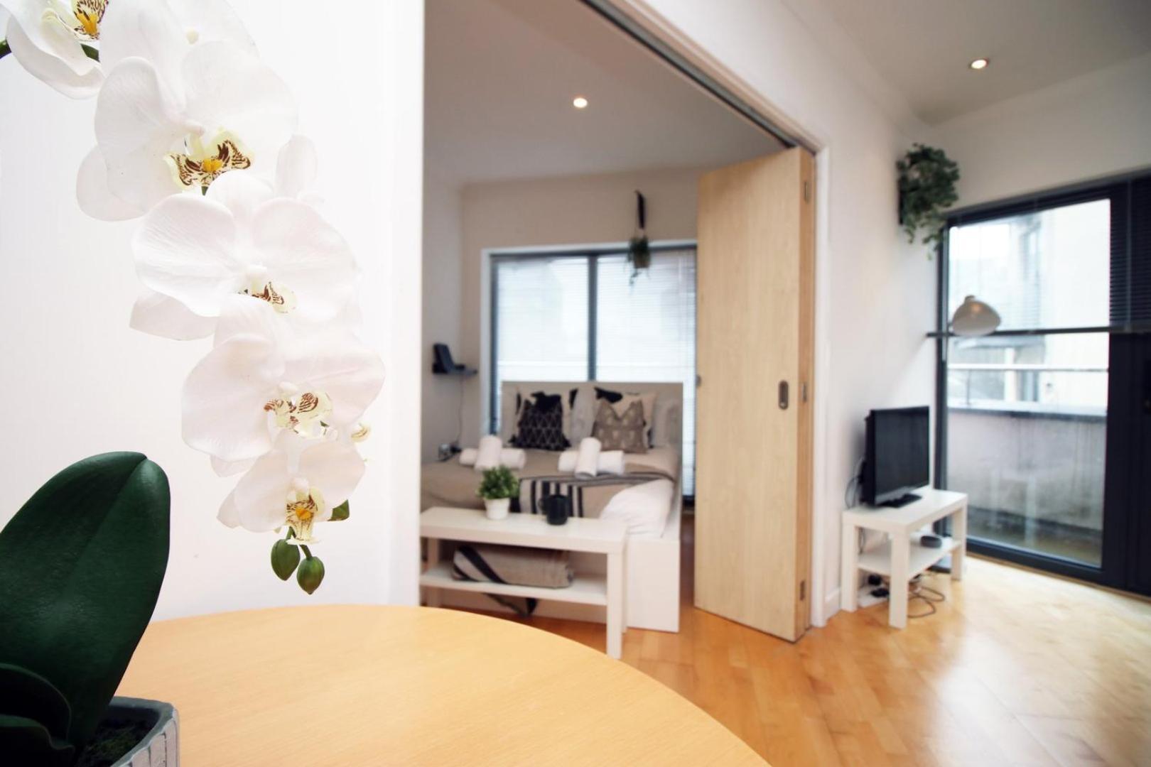 Centrally Located Spacious 2Br | Cohost Partners Cardiff Eksteriør billede