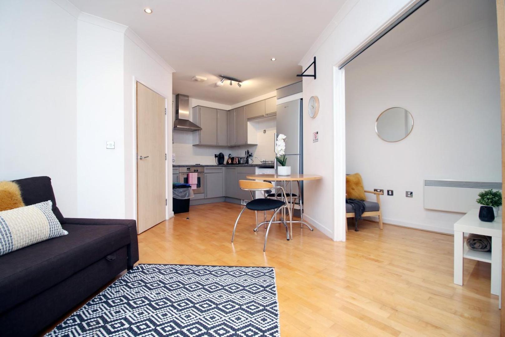 Centrally Located Spacious 2Br | Cohost Partners Cardiff Eksteriør billede